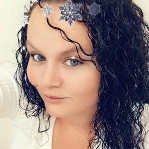 Meet your Posher, Alicia